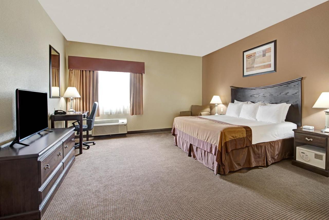 Hotel Baymont By Wyndham Decatur Exterior foto
